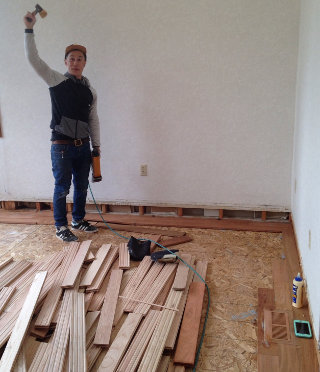 Installing the living room hardwood floor