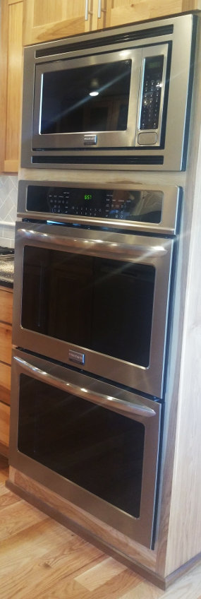 The shattered bottom oven door is replaced
